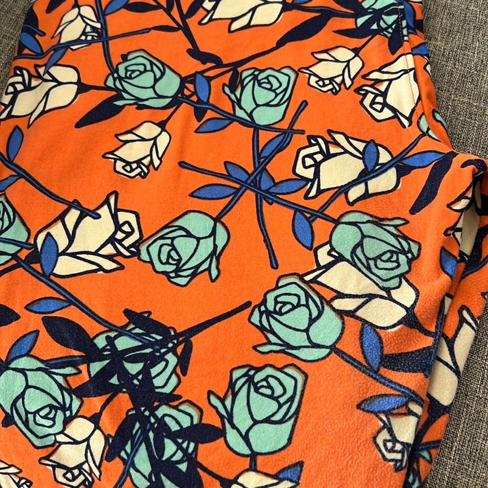 LAST CHNACE! Lularoe Tall and Curvy Leggings